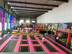 -反弹空间蹦床主题乐园