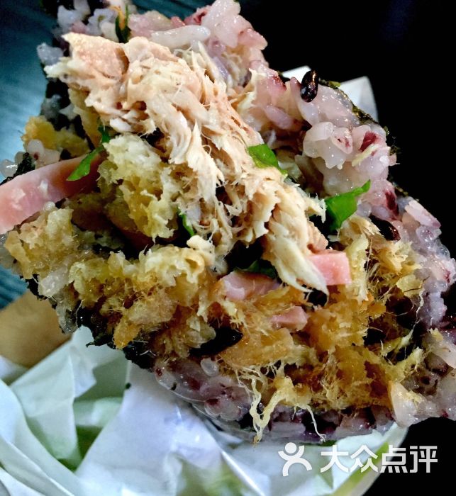 金枪鱼饭团