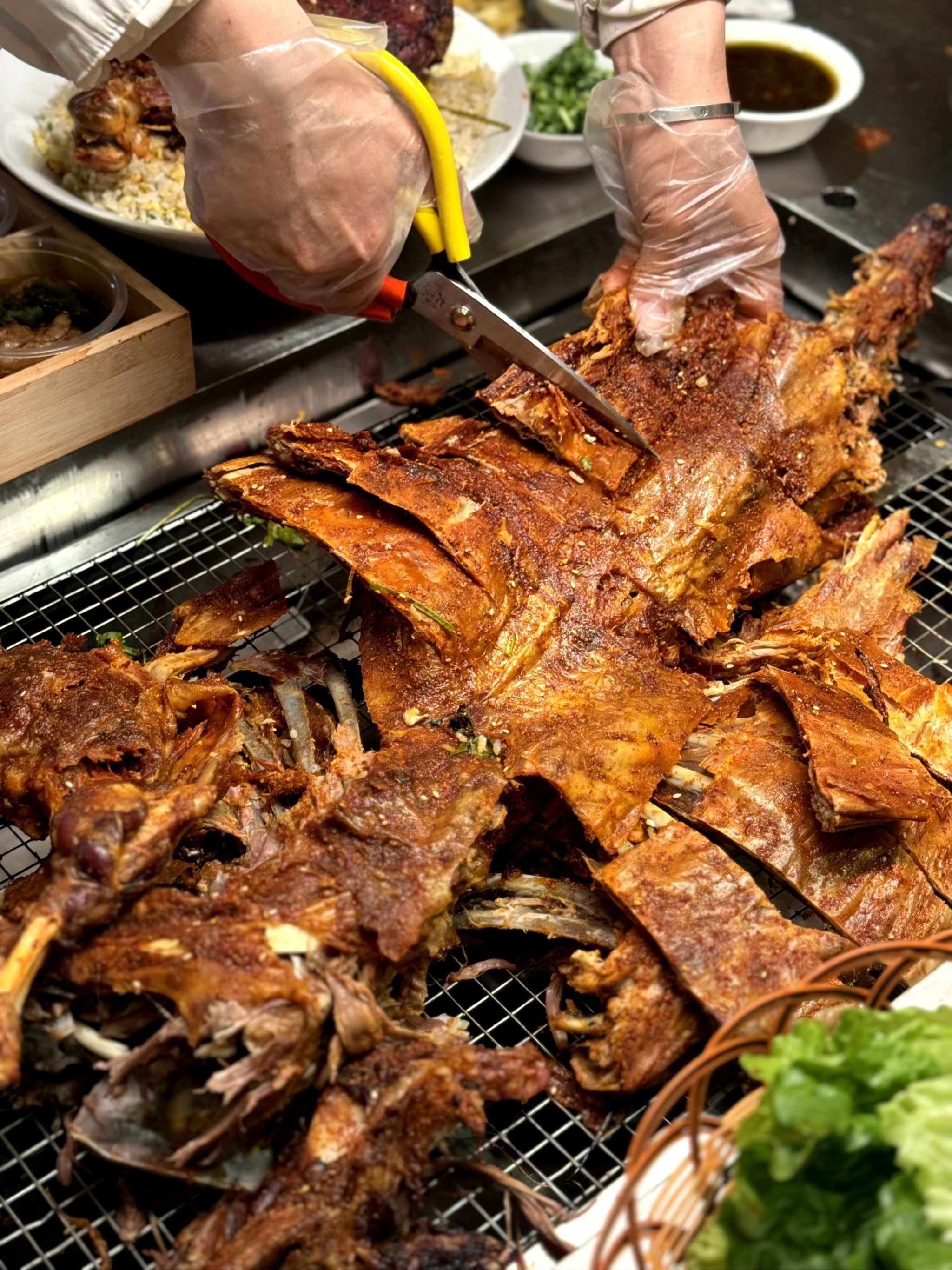 冬天的第一顿烤全羊,暖心又暖胃❗❗