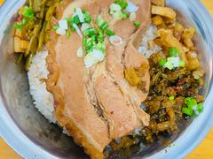 -梁阿婆廿年老牌扣肉糯米饭
