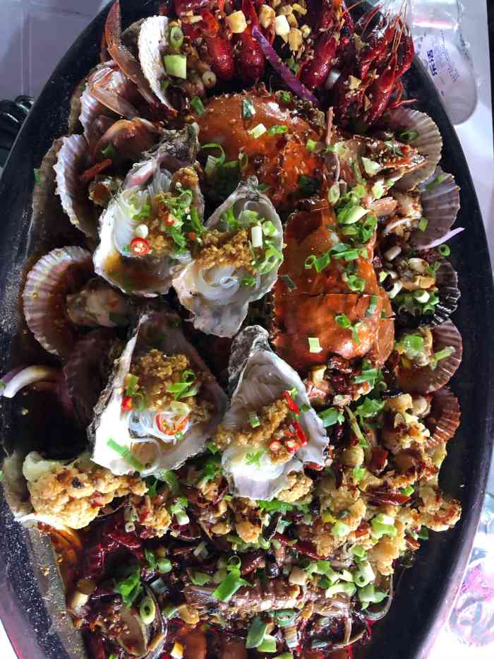 鑫继红海鲜烧烤-"鑫继红海鲜烧烤位于秦皇岛市燕山大学对面的.