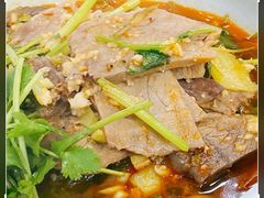 酸菜牛肉-八张桌子(老店)