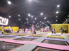 -嘿哟动霸CHUA·新潮玩运动娱乐中心·蹦床滑冰团建乐园