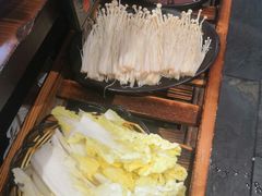 -乡土黄·鲜牛肉火锅·小龙虾(兴业街店)