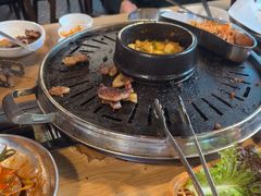 -江南猪肉商会无限续吃(弘大店)