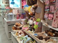 -名创优品(北京新中关购物中心地铁层店)
