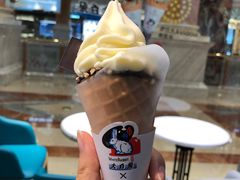 大白兔冰激淋蛋筒-GODIVA(月星环球港店)