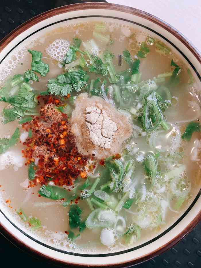 郝强强羊杂割(羊市街店)-"[薄荷]环境:环境一般般,四个人坐有点.