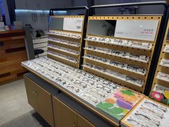 -LOOK眼镜·蔡司依视路配镜(宝山万达店)