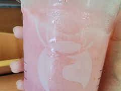 粉荔荔胶原酸奶冻-瑞幸咖啡(三里屯SOHO-6号楼店)
