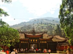 -峨眉山报国寺