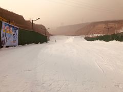 -采薇庄园四季滑雪场