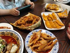 -爆炸头阿姨小四川正宗川味小吃(无任何分店)