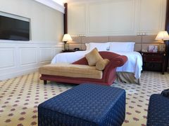 -深圳富苑皇冠假日套房酒店