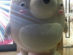 店铺门口摆饰品-茂业百货(东门店)