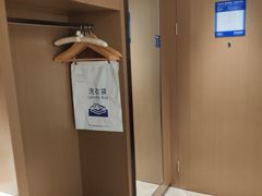 -深圳宝安体育馆希尔顿欢朋酒店