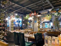大堂-胡桃里音乐餐厅(陶溪川店)(川湘赣菜·世界百大酒庄直供红酒·音乐表演)