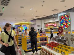 -m豆巧克力世界(上海世茂广场店)
