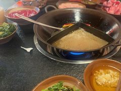 -渝井巷重庆老火锅(沈阳吉祥店)