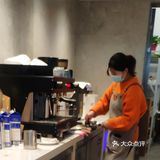 喝完咖啡默默带走了杯子[调皮]