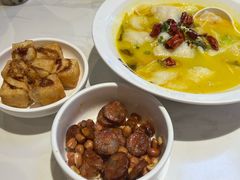 -渝是乎酸菜鱼·川渝小炒(新世界百货望京店)