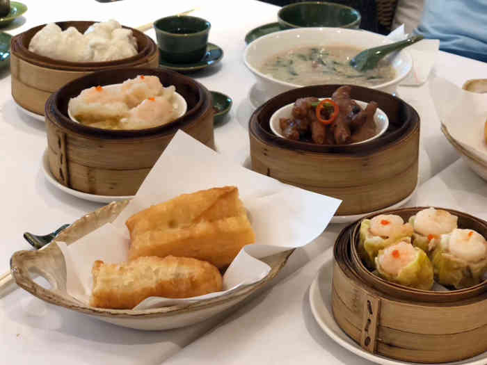 深圳这千万个大小饭店都没见过服务这么差的就是因为位置占地利了它