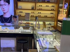-光明眼镜·蔡司授权(徐泾店)