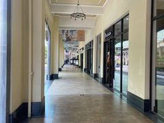 -王府井奥莱临潼小镇(临潼店)