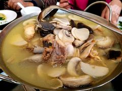 鲜蘑柴鸡汤-粥公粥婆精品家常菜(青龙桥店)