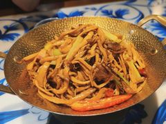 干锅茶树菇-川流不息·地道川菜·小龙虾(新松江路店)