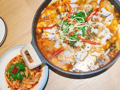 山城外老坛酸菜鱼-山城外·非遗酸菜鱼(新都汇融店)