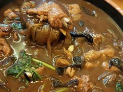 小鸡炖蘑菇-闯关东东北农家菜(崂山石老人店)