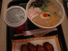 鸡翼猪骨汤拉面-皇室宴会厅