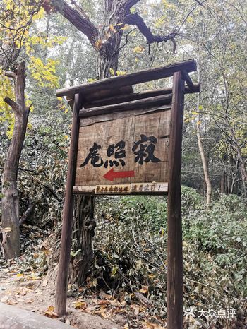 坐三塔专线在大理二中下车，一路都是上坡路，快到的时候