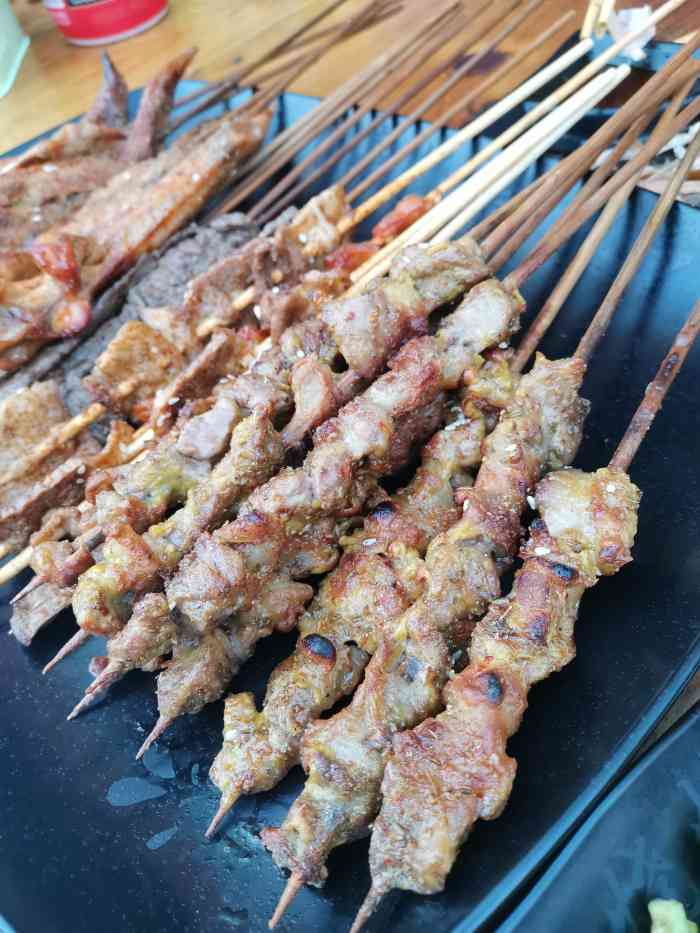 阿亮烧烤大排档-"95男朋友好喜欢吃他家的烧烤 但是好贵啊.