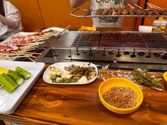 -哈尔滨小酒馆·鲜肉现穿自助烧烤(康新花园店)