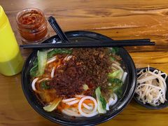 -丽虹云南过桥米线(兴工街店)