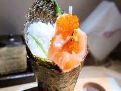 手握三文鱼-江左尚白日本料理(万象城店)