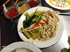 -马路牙子地桌烤肉(工体店)