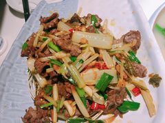 腌菜炒牛肉-姜君·千岛湖鱼头馆(浦东大道店)