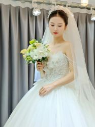 -衣贝姿婚纱礼服馆