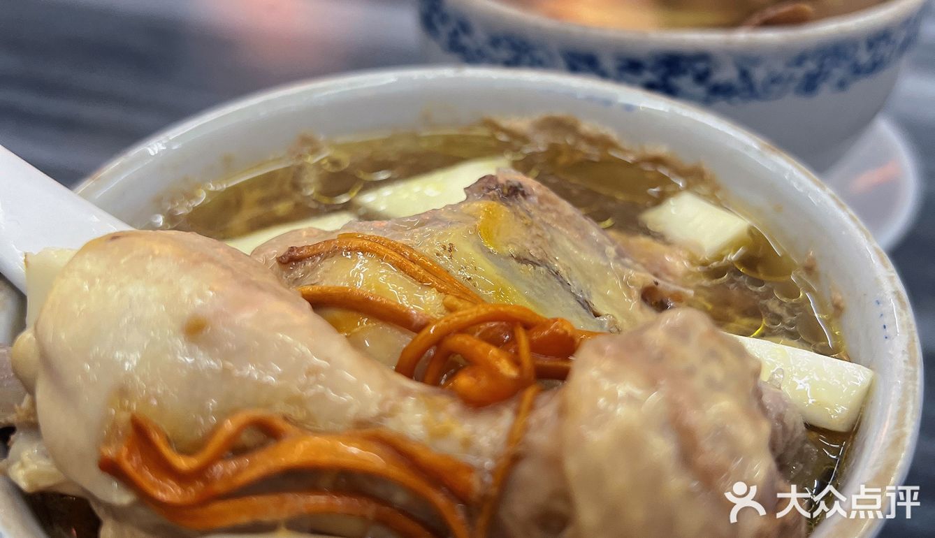 服了，猜猜是哪家公司的饭堂……