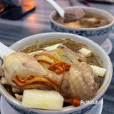 服了，猜猜是哪家公司的饭堂……