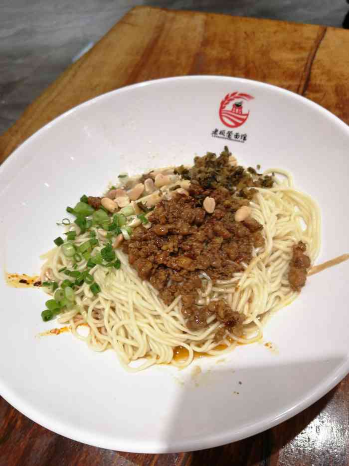 老板凳重庆小面(闽江路店)-"这家板凳面位于闽江路上,临近泰山路,开了