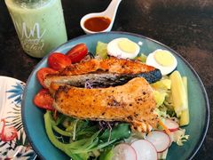 炙烤三文鱼蔬菜沙拉-新鲜誌·新派食集(万象天地店)