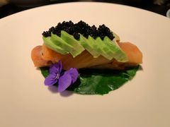 牛油果三文鱼色拉-C&R西班牙餐厅