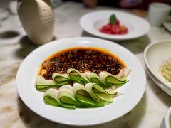 蒜泥白肉配乳瓜-初蓉丨遇见新川菜(亲贤街荣耀店)