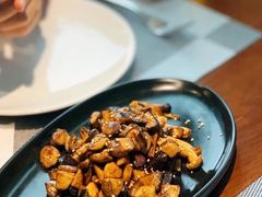 炒蘑菇-曼乐辰餐厅(中庚漫游城店)