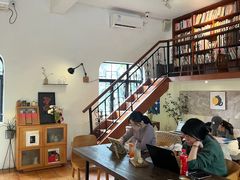 -彳亍咖啡·这里(水湾路店)