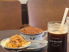 -Café Monson